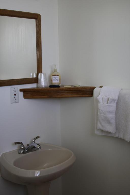 Sleep For Less Motel - image 6
