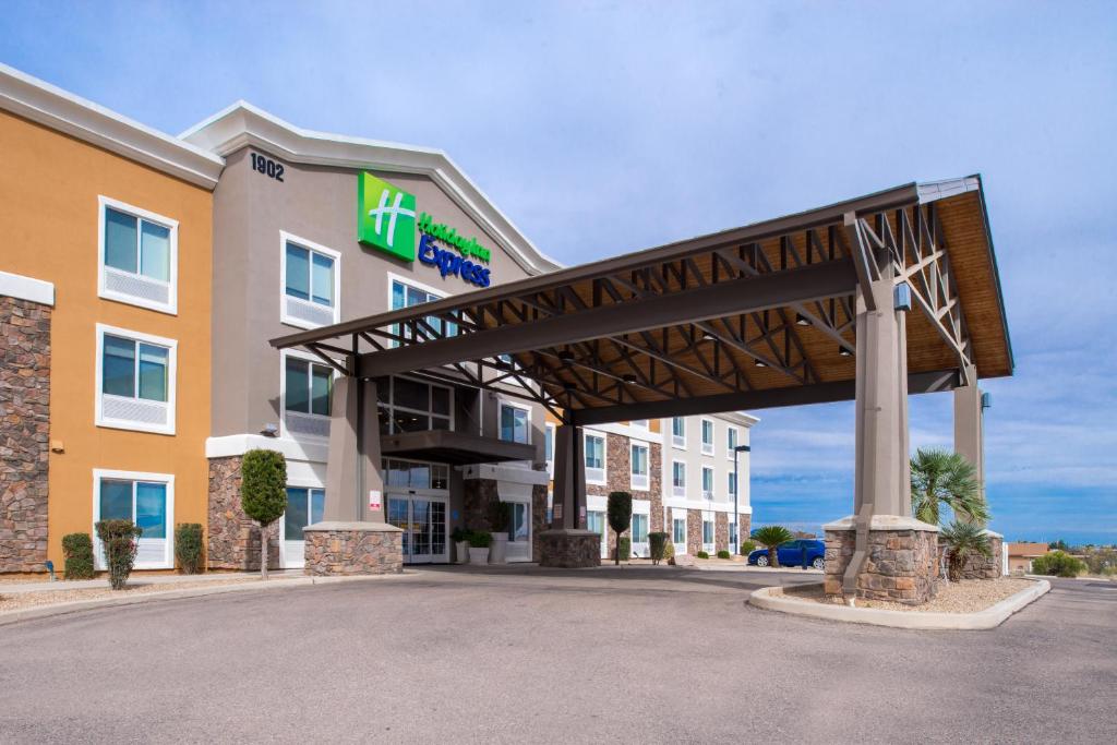 Holiday Inn Express Sierra Vista an IHG Hotel - main image