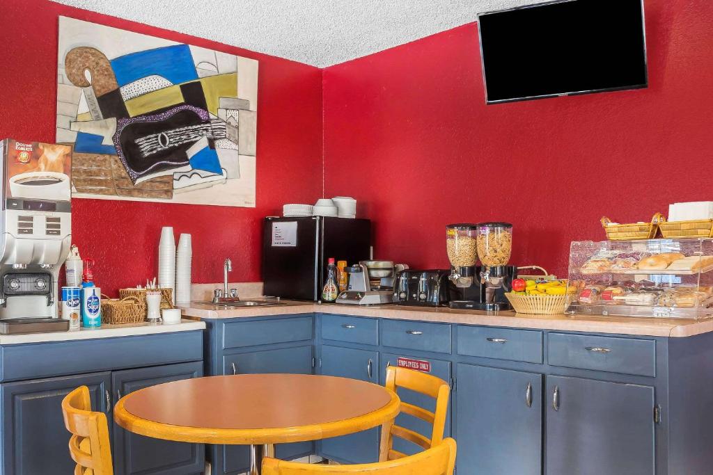 Rodeway Inn near Ft Huachuca - image 2