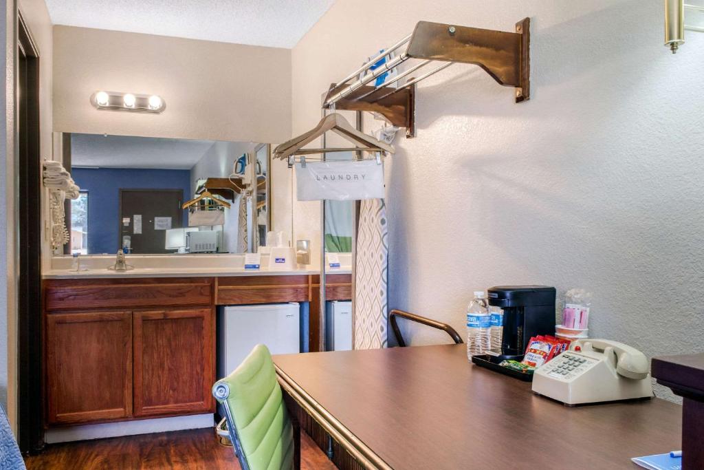 Rodeway Inn near Ft Huachuca - image 3