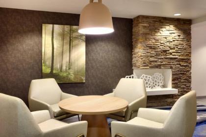 Fairfield Inn and Suites Sierra Vista - image 9