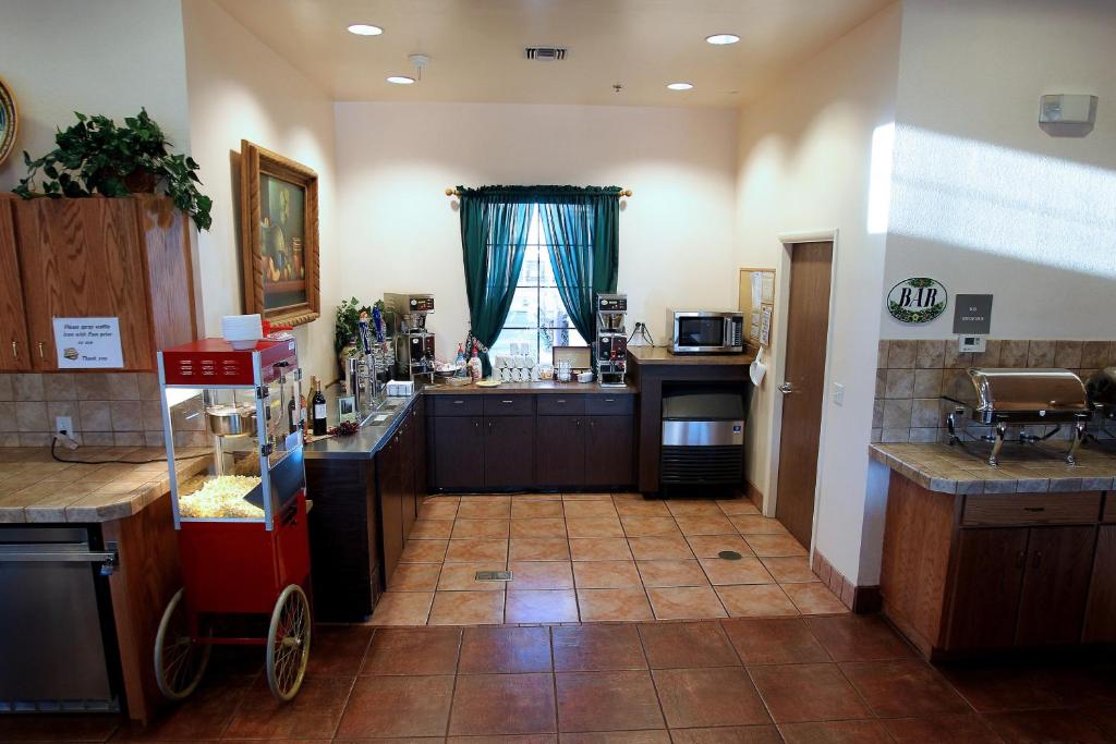 Gateway Studio Suites - image 3