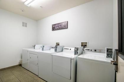 The Vistas Modern Sierra Vista 1bd QN bed & pull out couch sleeps 4 - image 12