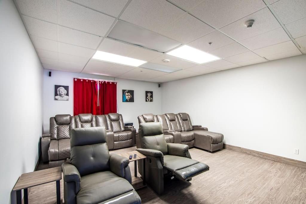 The Vistas Modern Sierra Vista 1bd QN bed & pull out couch sleeps 4 - image 4
