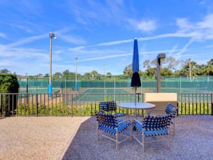 Gulf and Bay Club 102B Sleeps 4 Beach Front Ground Floor 2 Bedrooms - image 2