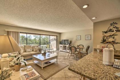 Siesta Key Condo with Balcony   Walk to Beach and Bay