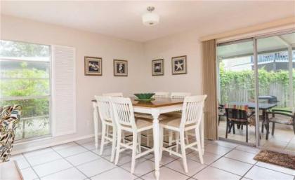 Crescent Street 1138 A pet-friendly 2 bedrooms Pool Walk to the beach