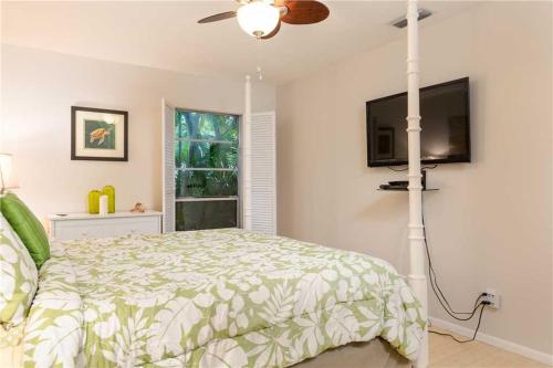 Crescent Street 1138 A pet-friendly 2 bedrooms Pool Walk to the beach - image 5