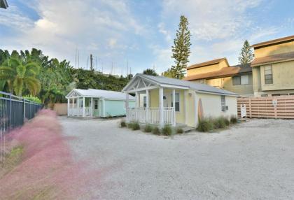Siesta Beach Cottage Sleeps 6 Walk to Beach Stores & Restaurants - image 16