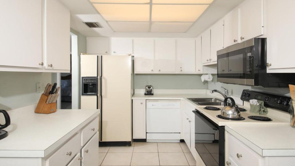 Perfect 2 Bedroom Apartment on The Anchorage Siesta Key Apartment 1014 - image 2