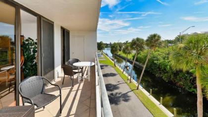 Rent the Perfect 2 Bedroom Apartment on the Anchorage Siesta Key Apartment 1009