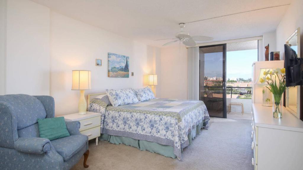 Luxury 5 Star Apartment on The Anchorage Siesta Key Apartment 1018 - image 3