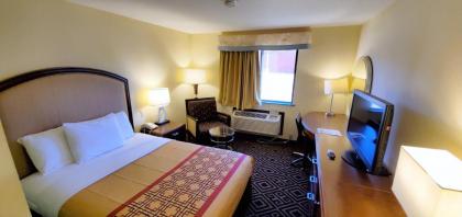 Travel Inn and Suites - image 12