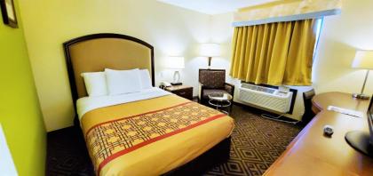 Travel Inn and Suites - image 15