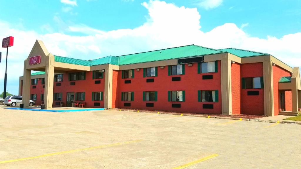 Travel Inn and Suites - image 4