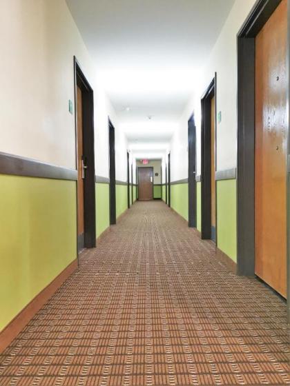 Travel Inn and Suites - image 7