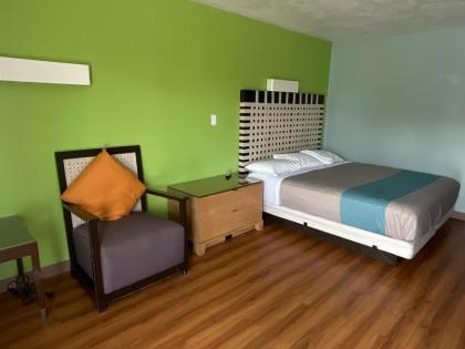 Country Yard Inn and Suites - image 10