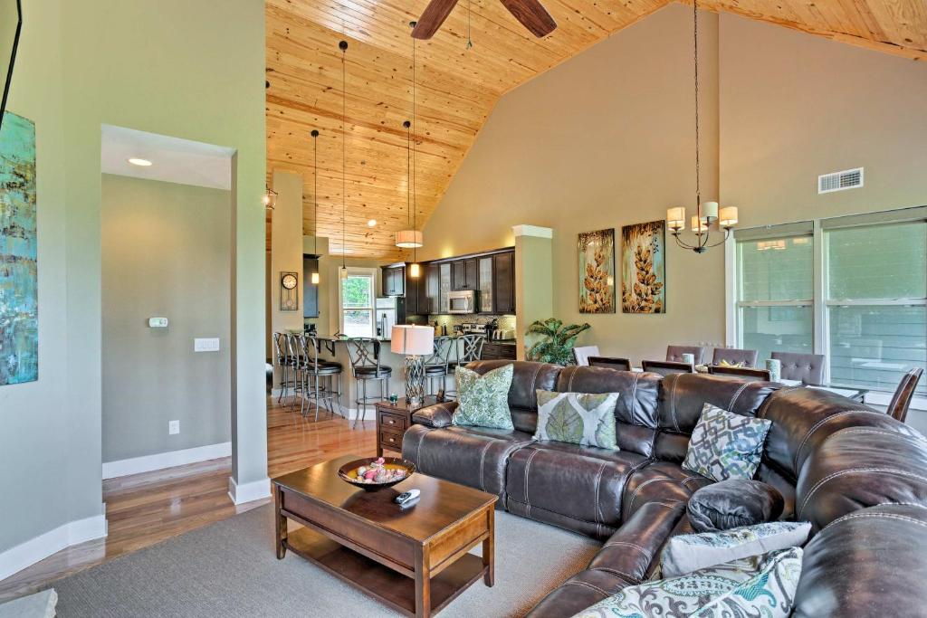 Silver Point Condo with Lake View by Hurricane Marina - image 7