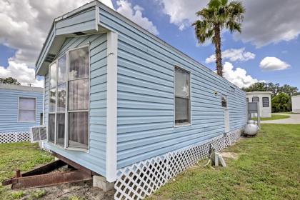 Cozy Lakefront Home in Ocala with Deck Grill and A and C!