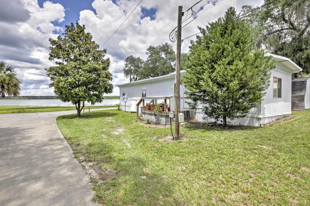 Waterfront Silver Springs Home on Mill Dam Lake! - image 5