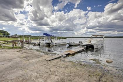 Lakeside Silver Springs Cabin with On-Site Boat Ramp - image 6