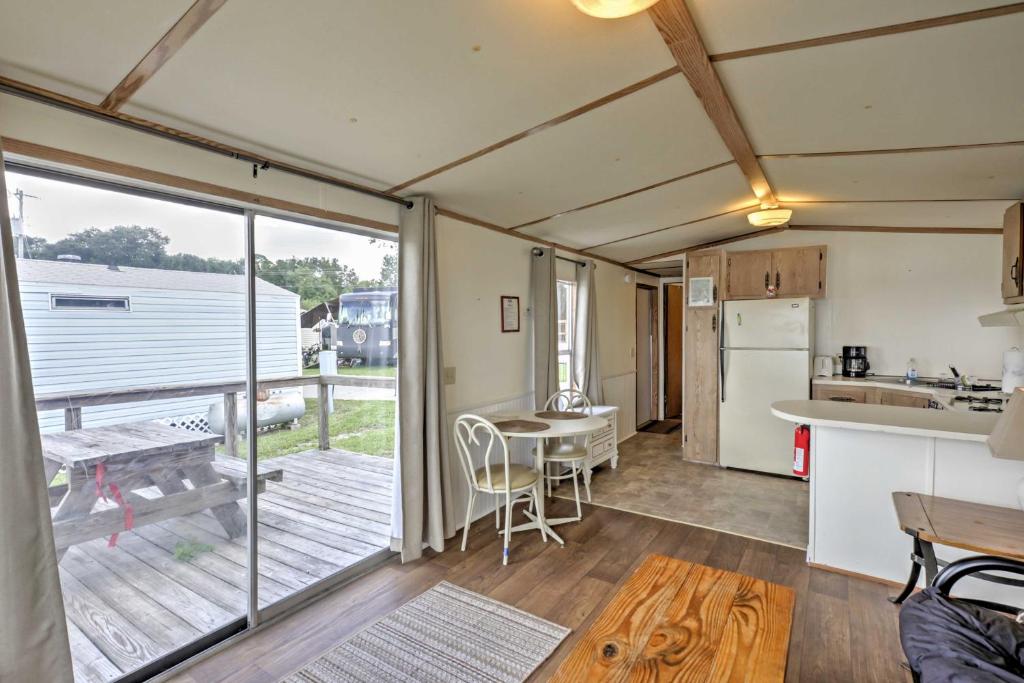 Charming Lakefront Cabin in Ocala National Forest! - image 5