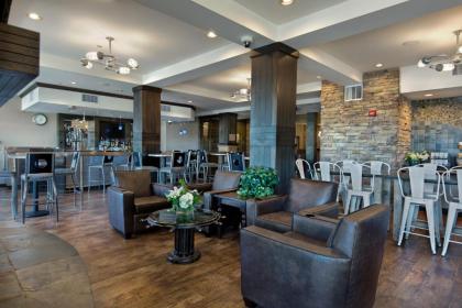 Oxford Suites Silverdale - image 10