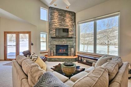 Silverthorne Home with Hot tub Deck and mtn View Silverthorne
