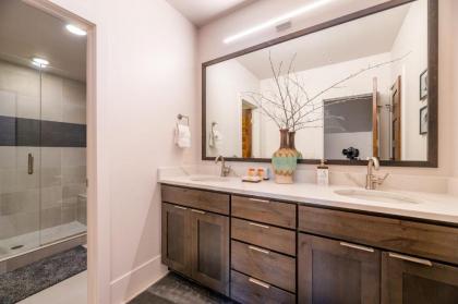 Stunning Mountain Views - 2BR Townhouse - Fireplace! - image 14
