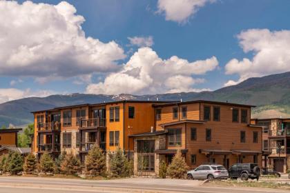 Stunning Mountain Views - 2BR Townhouse - Fireplace! - image 4