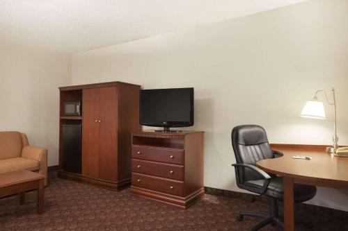 Baymont by Wyndham Sioux Falls - image 3
