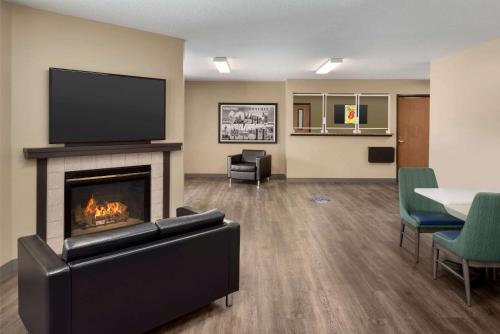 Super 8 by Wyndham Sioux Falls - main image