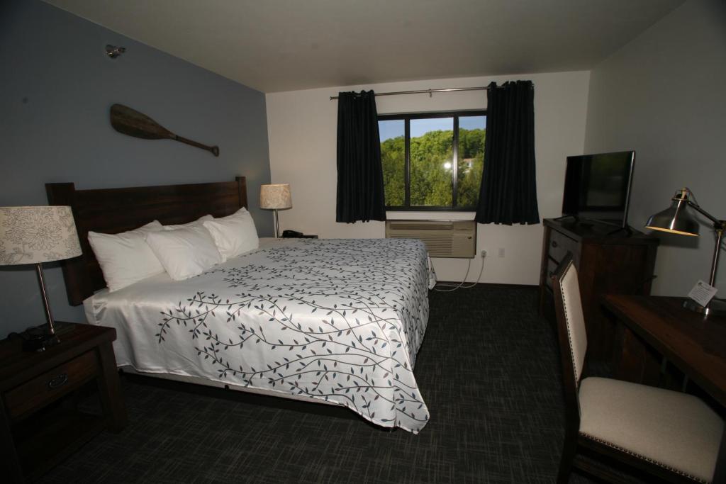 Open Hearth Lodge - image 4