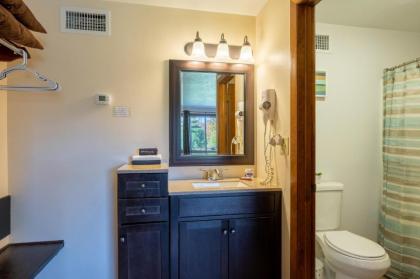 Sister Bay Inn - image 12