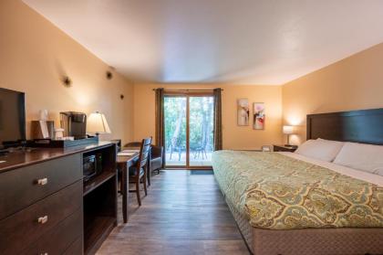 Sister Bay Inn - image 14