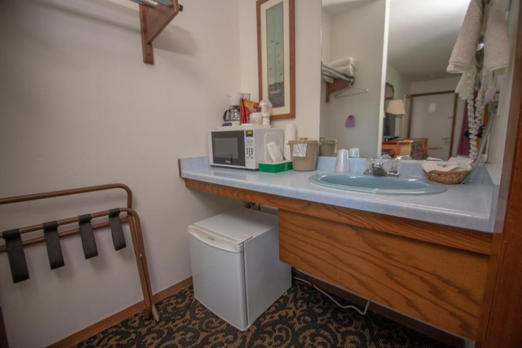 Coachlite Inn - image 3