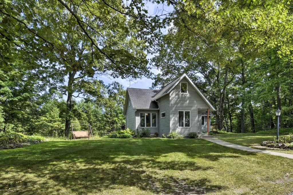 Updated Home with Deck 2 Mi to Sister Bay Beach - main image