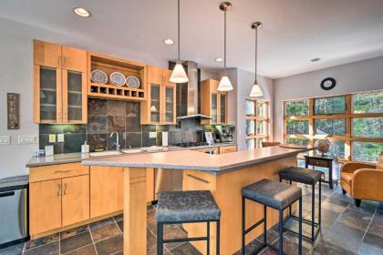 Stunning Sister Bay Home 4 Miles to Lake and Beach! - image 3