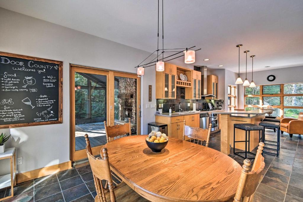 Stunning Sister Bay Home 4 Miles to Lake and Beach! - image 6