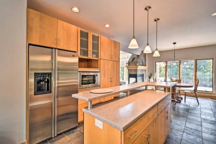 Stunning Sister Bay Home 4 Miles to Lake and Beach! - image 8