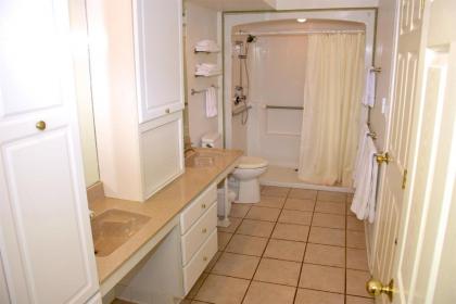 Longliner Lodge and Suites - image 4