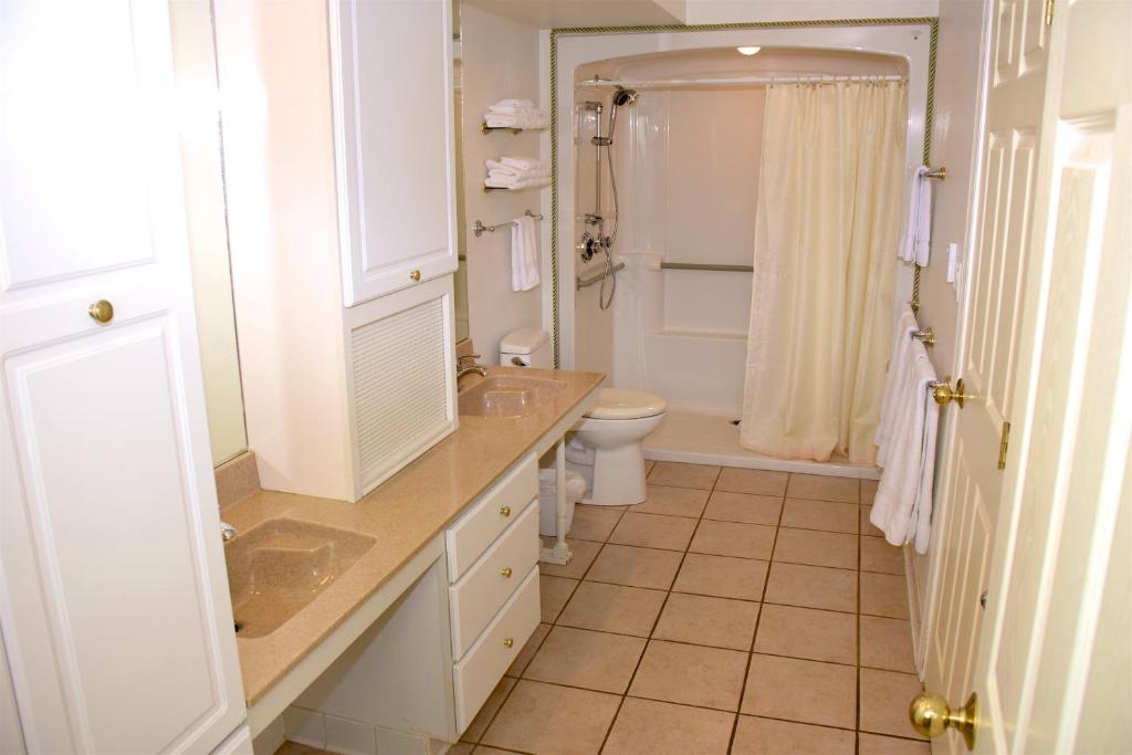 Longliner Lodge and Suites - image 4