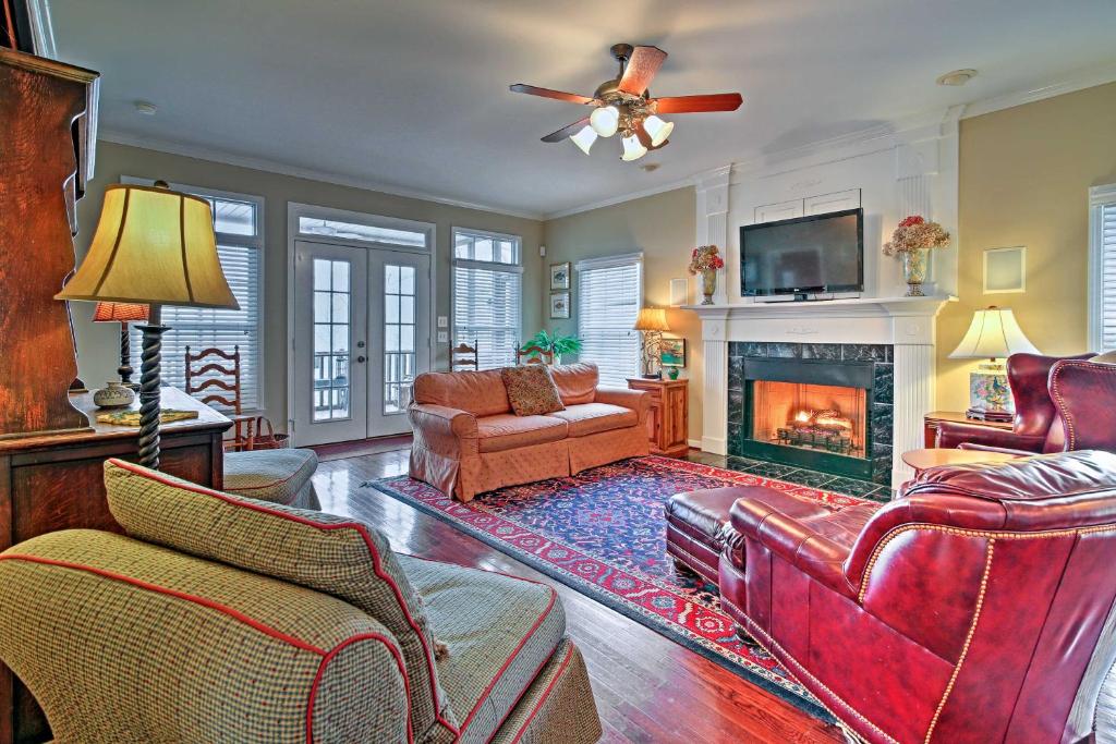 Lake Keowee Escape with Dock Deck and Lake Access! - main image