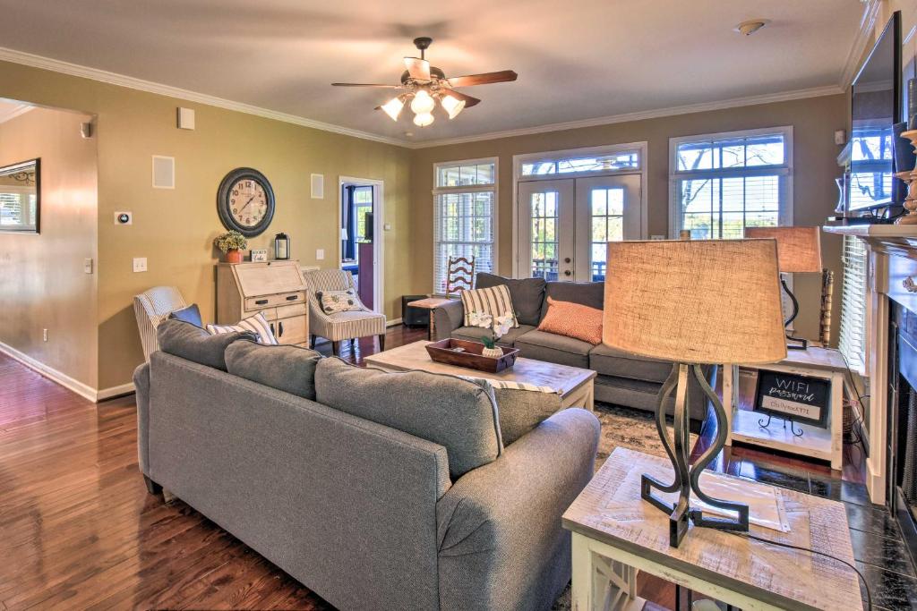 Lake Keowee Escape with Dock Deck and Lake Access! - image 5