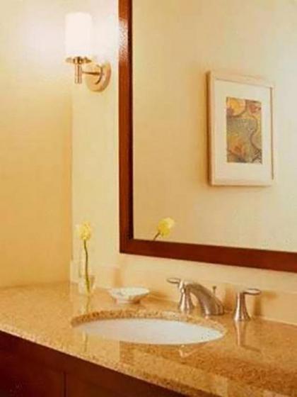 DoubleTree by Hilton Hotel and Conference Center Chicago North Shore - image 5