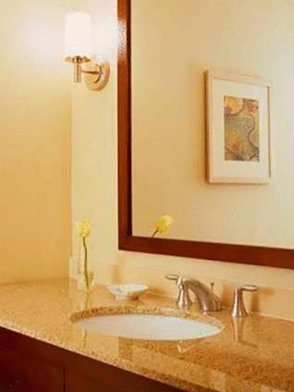 DoubleTree by Hilton Hotel and Conference Center Chicago North Shore - image 5