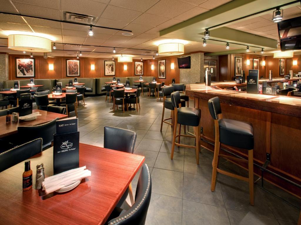 Holiday Inn Chicago North Shore an IHG Hotel - image 5