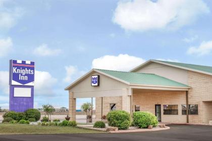 Knights Inn - Slaton - image 2