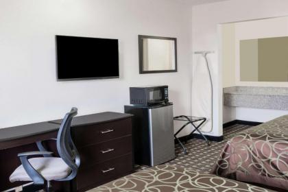 Knights Inn - Slaton - image 4