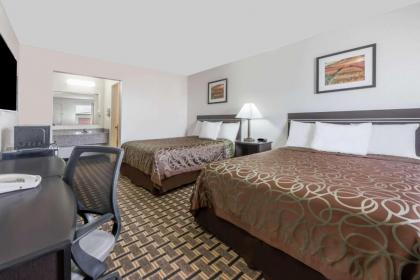 Knights Inn - Slaton - image 8